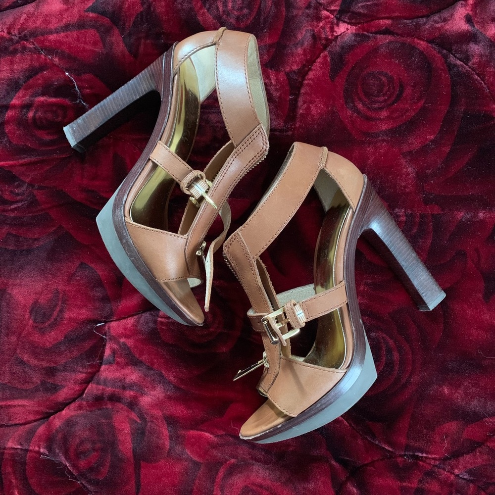 Michael Kors Amber T Strap leather shoe